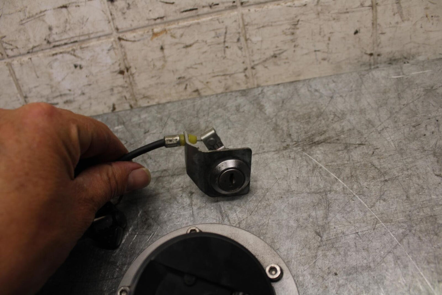 2007 Suzuki GSXR600 IGNITION LOCK KEY SET W/ GAS CAP  37101-40820 BB540