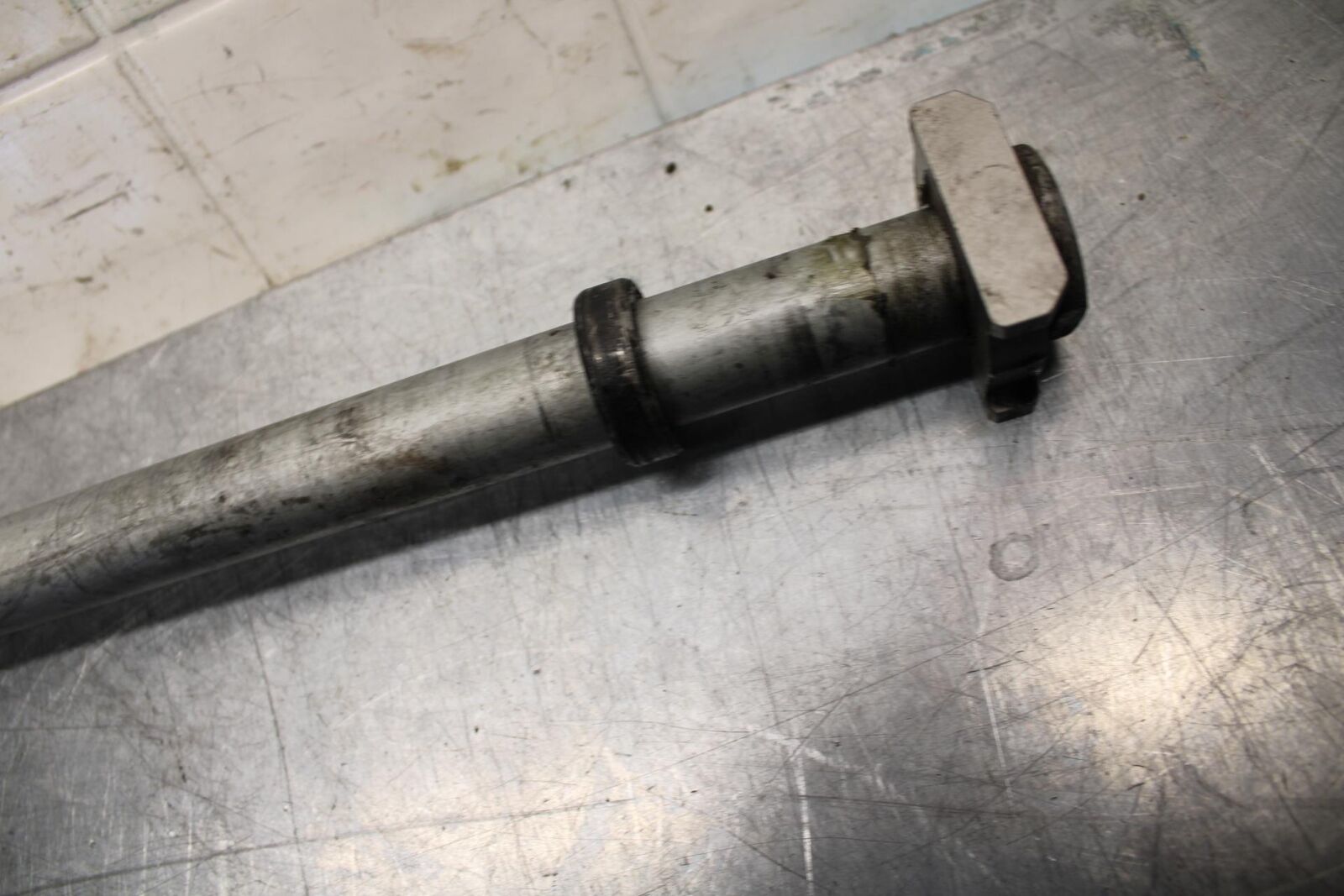 06-07 HONDA CBR1000RR REAR AXLE  WHEEL RIM PIVOT BOLT AXEL 42301-MEL-000  BB75