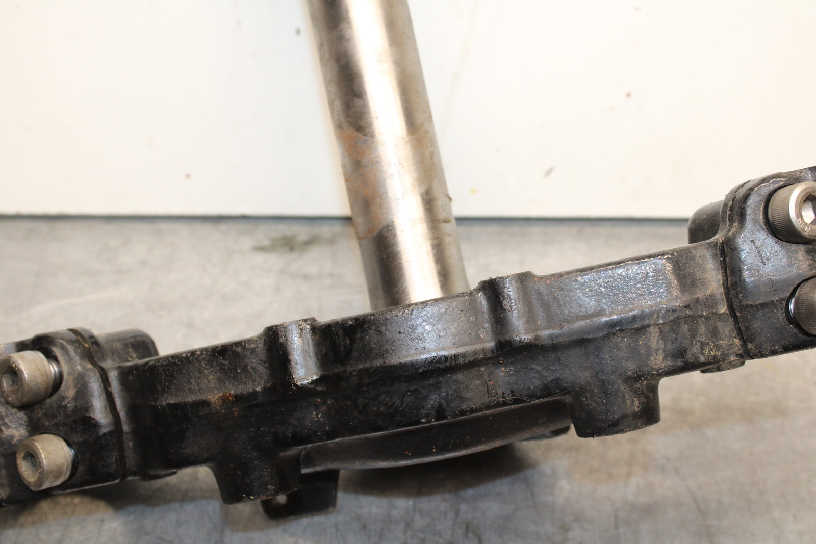 03-08 KAWASAKI VULCAN 1600 FRONT FORKS CLAMP LOWER TRIPLE TREE STEM BB123