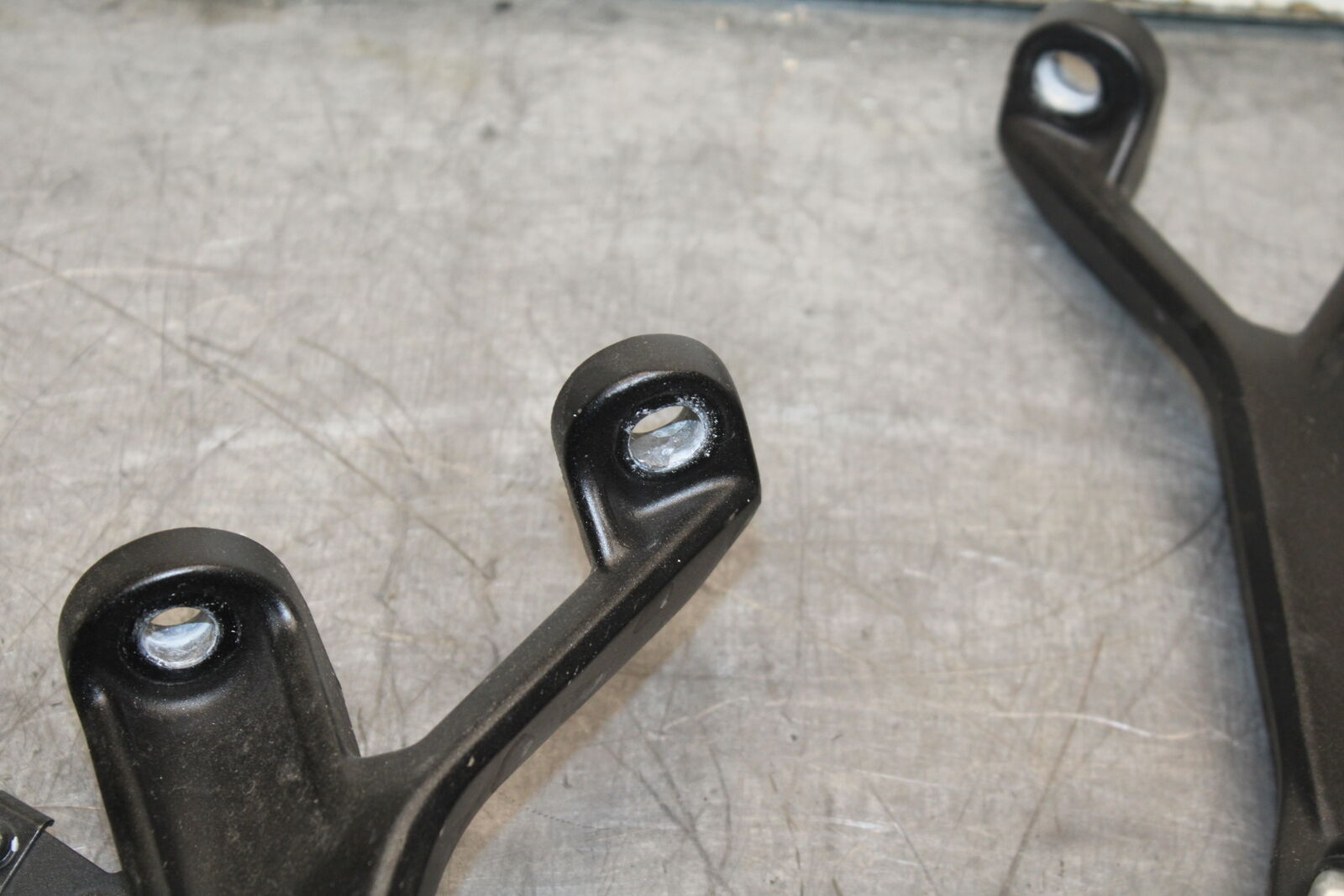 19-22 KAWASAKI Z400 REAR BACK PASSENGER PEG SET PAIR BB738