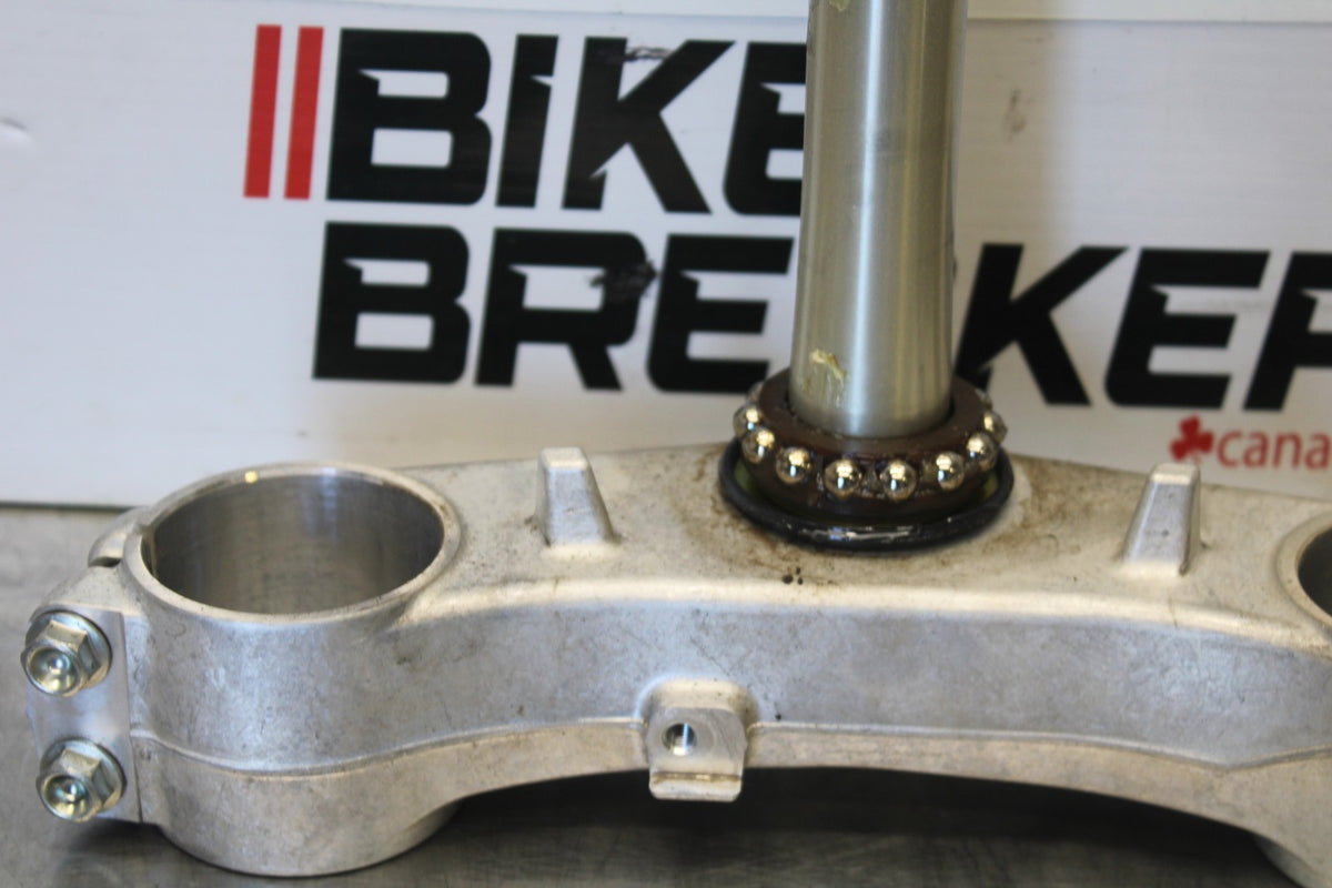 18 SUZUKI GSXR750 FRONT FORKS CLAMP LOWER TRIPLE TREE STEM BB891