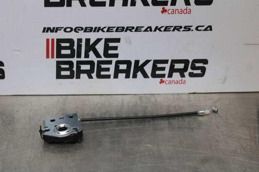 24-25 KAWASAKI NINJA ZX4R REAR PASSENGER SEAT LATCH LOCK ASSEMBLY BB610