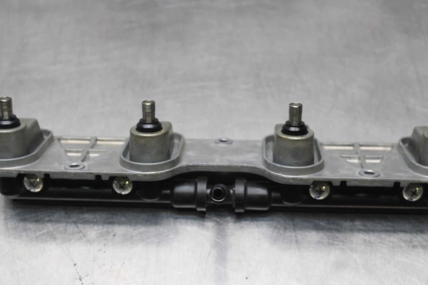 08 KAWASAKI NINJA ZX10R SECONDARY FUEL INJECTORS TOP AIRBOX GAS RAIL BB201