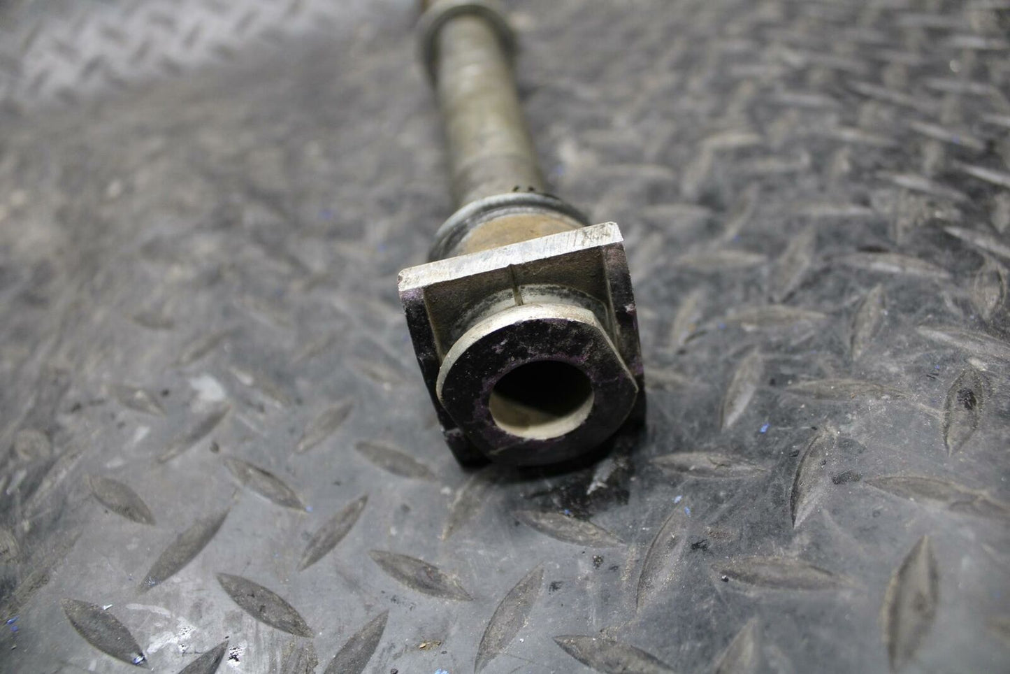 13-18 KAWASAKI NINJA ZX6R REAR AXLE BACK WHEEL RIM PIVOT BOLT AXEL BB203