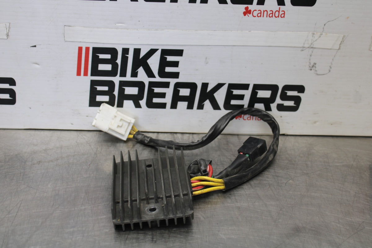 16 APRILIA TUONO V4 1100 RECTIFIER VOLTAGE REGULATOR BB905