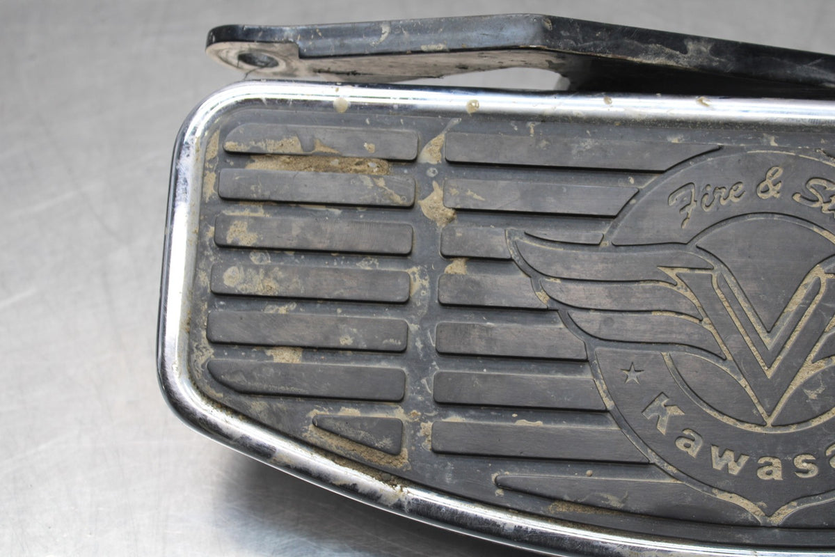 02 KAWASAKI VULCAN 800 VN800B CLASSIC LEFT FRONT FOOT REST STEP BB862