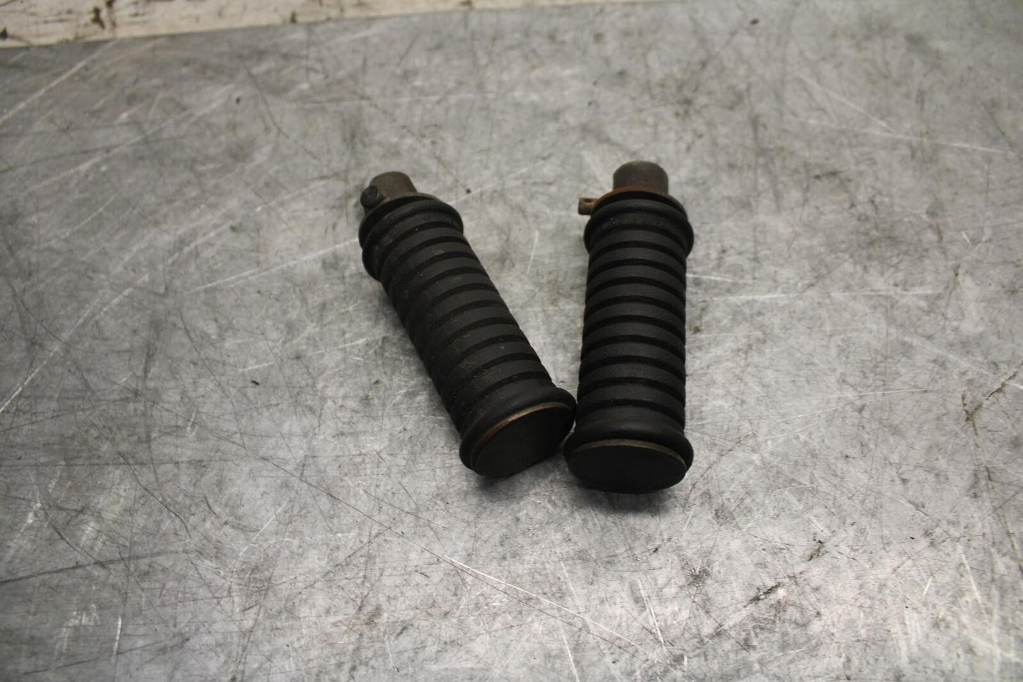 1982 Suzuki GS450L REAR PASSENGER FOOT STEP PEG BB52