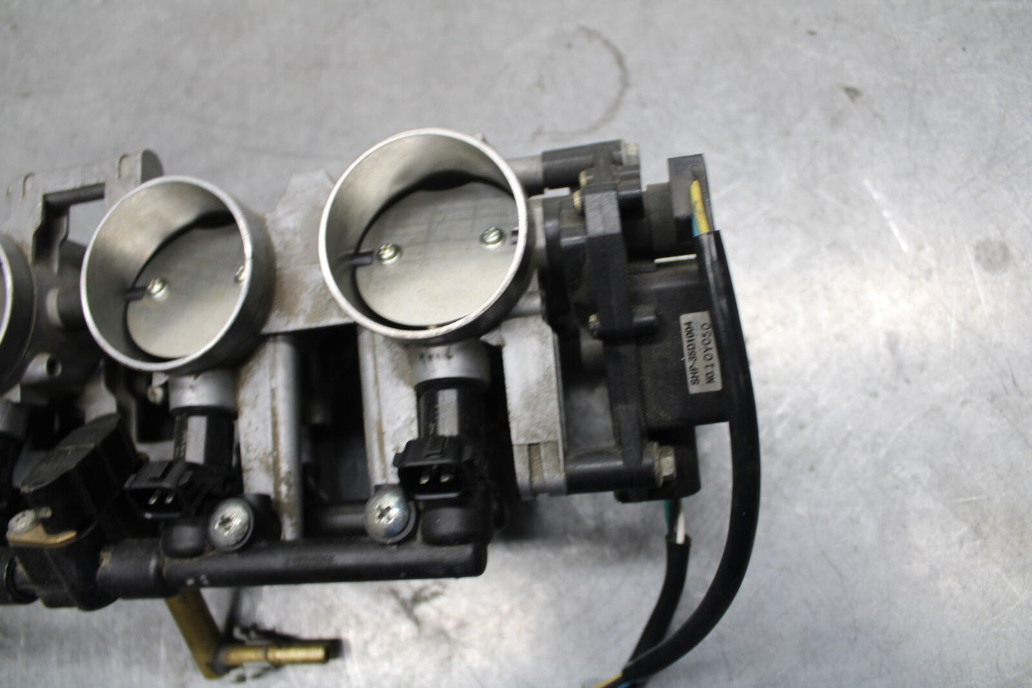 05-06 SUZUKI GSXR1000 MAIN FUEL INJECTORS / THROTTLE BODIES 13405-41G00 BB677