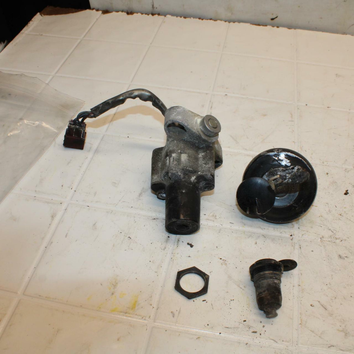 07-08 YAMAHA V STAR 1100 IGNITION LOCK KEY SET W/ GAS CAP AND SEAT LOCK BB404