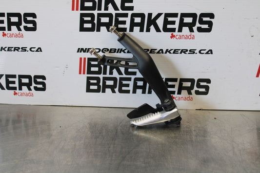 22-25 YAMAHA YZF R7 RIGHT REAR BACK PASSENGER PEG BB176