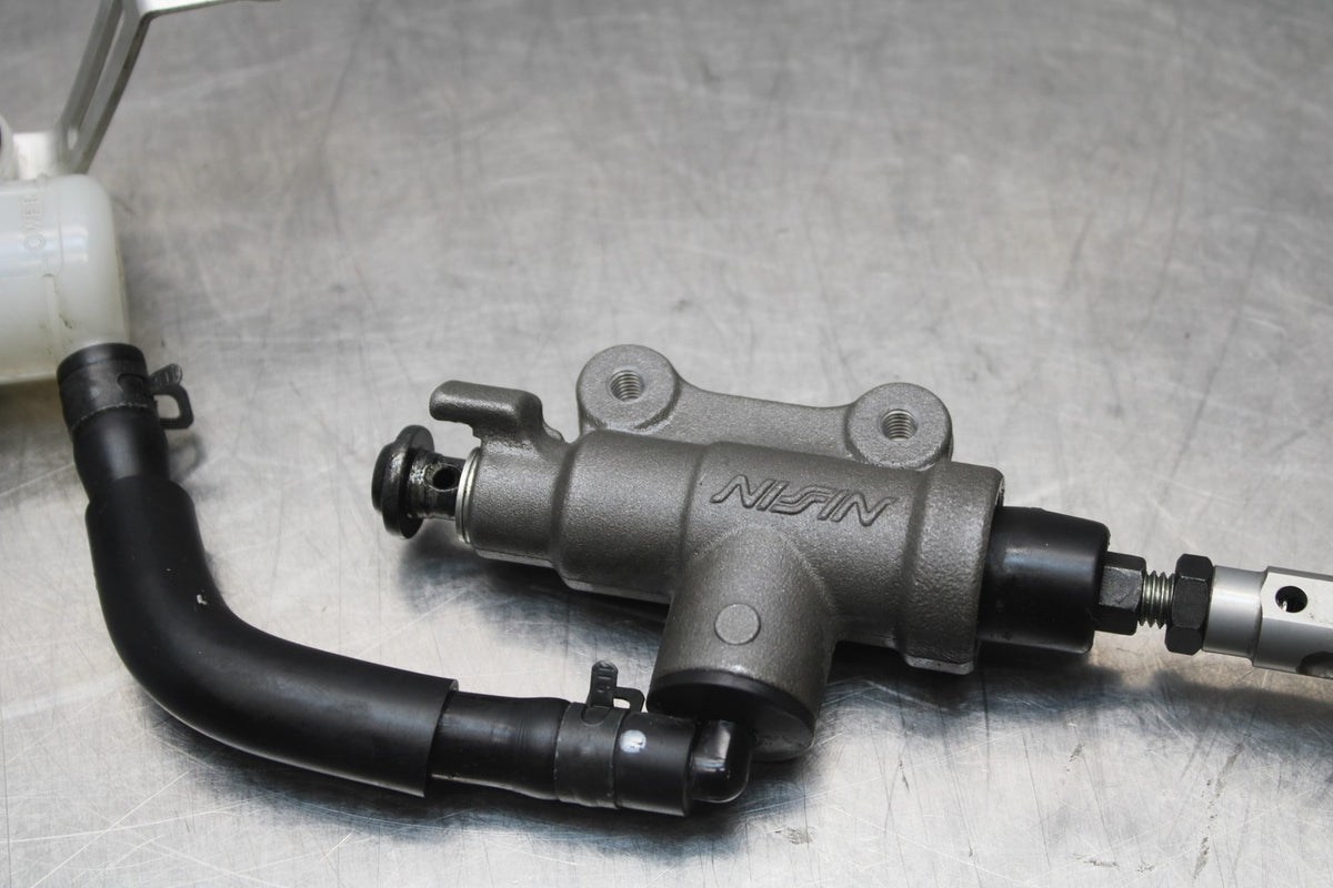 18 YAMAHA YZF R1  REAR BACK BRAKE MASTER CYLINDER W RESERVOIR BB838