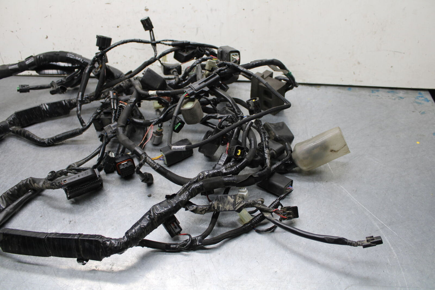16 KAWASAKI NINJA ZX10R MAIN ENGINE WIRING HARNESS 26031-2117  BB650
