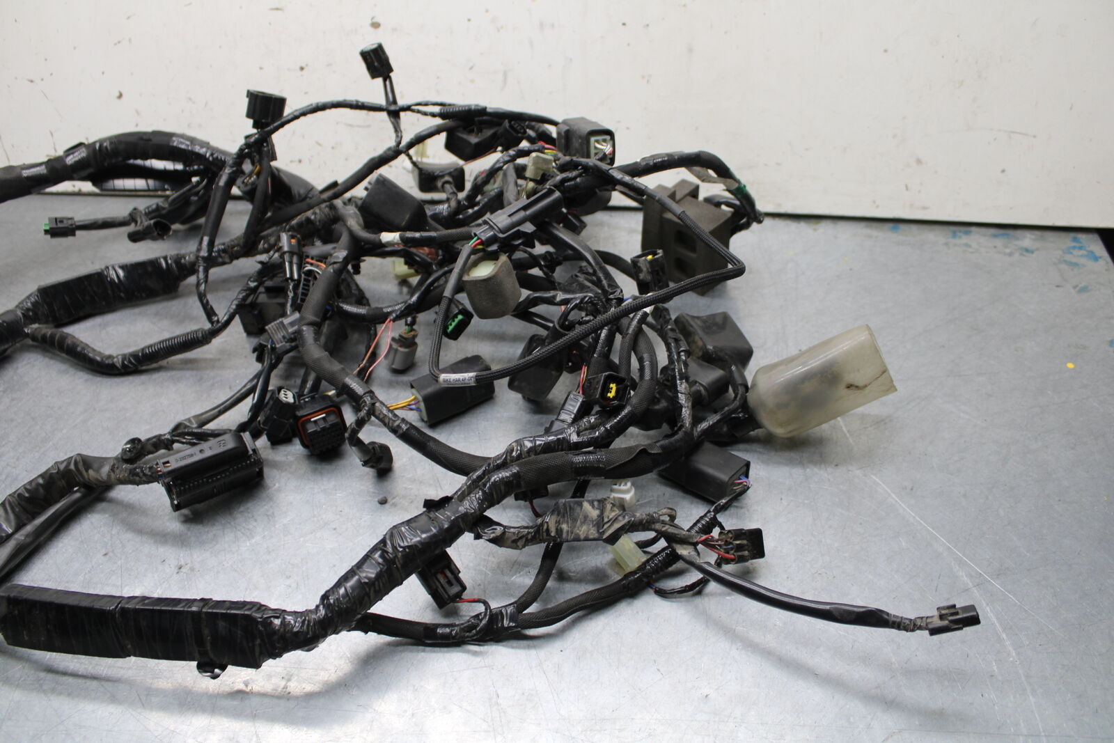 16 KAWASAKI NINJA ZX10R MAIN ENGINE WIRING HARNESS 26031-2117  BB650