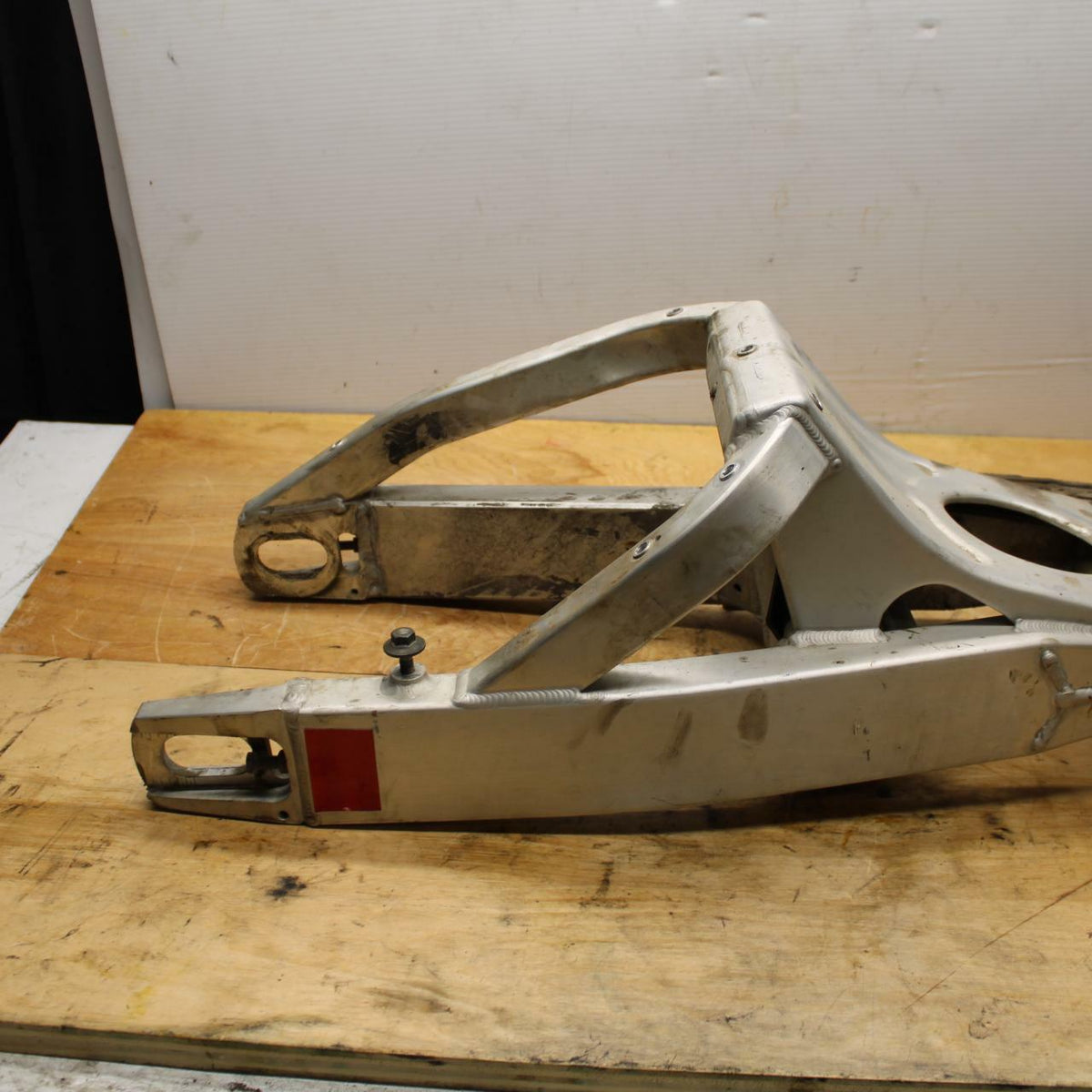 99-00 YAMAHA YZF R6 REAR SWINGARM BACK SUSPENSION SWING ARM  BB327