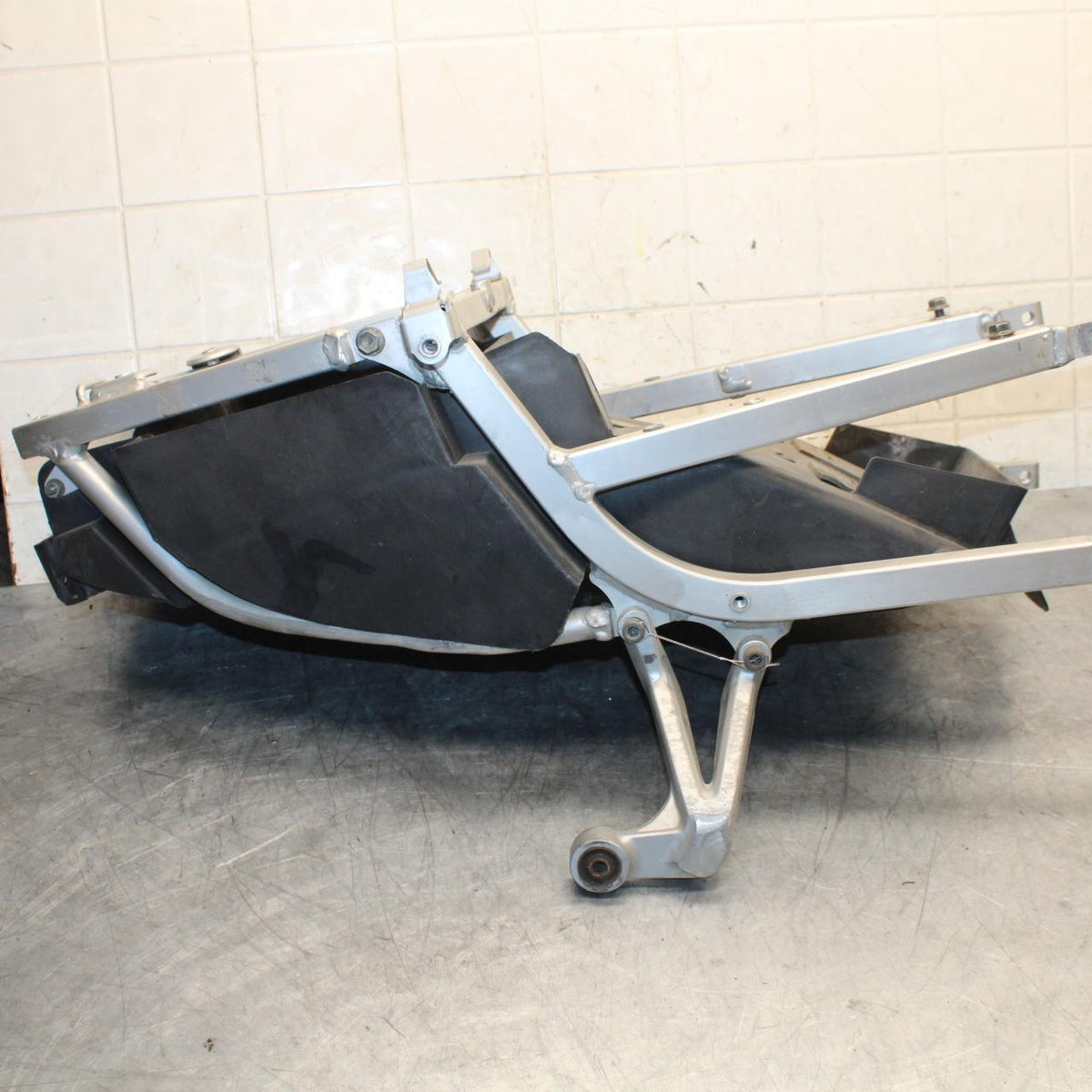 1997 Suzuki GSXR750 REAR SUBFRAME BACK SUB FRAME BB527
