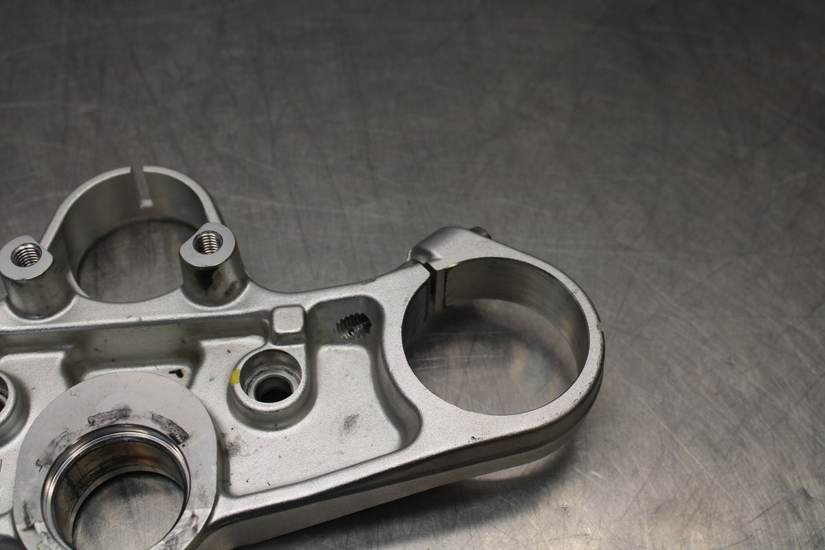 16 APRILIA TUONO V4 1100 FORKS UPPER TRIPLE TREE CLAMP BB905