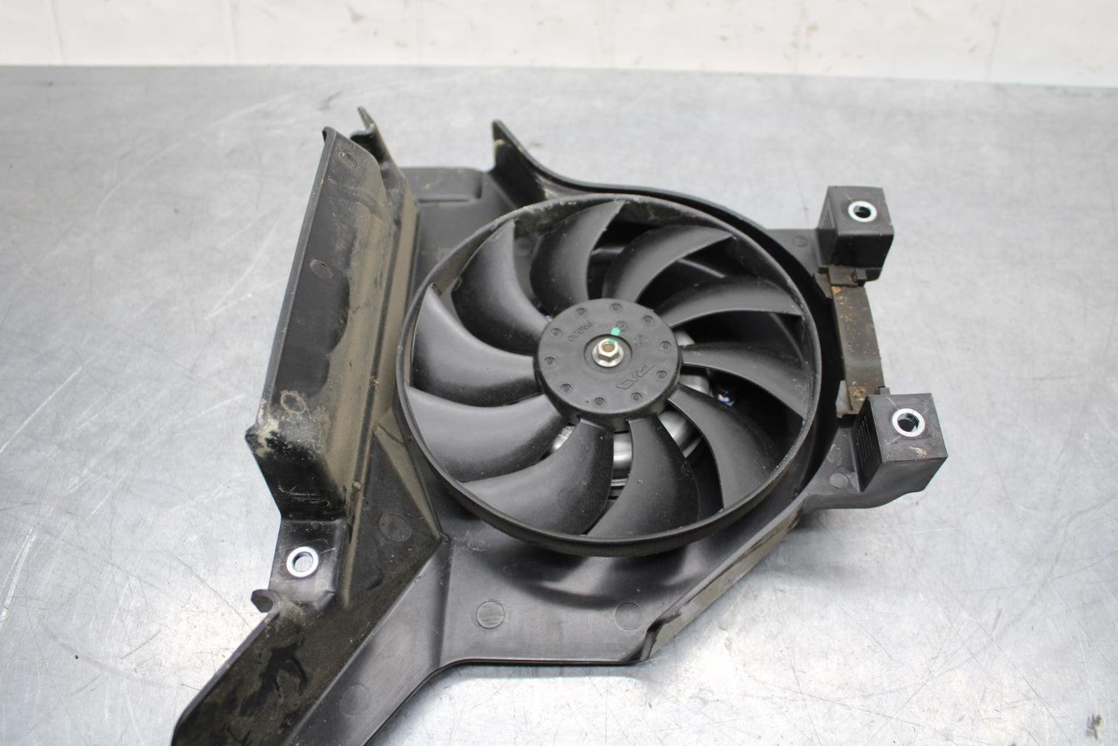 19-22 KAWASAKI Z400 ENGINE RADIATOR COOLING FAN BB586