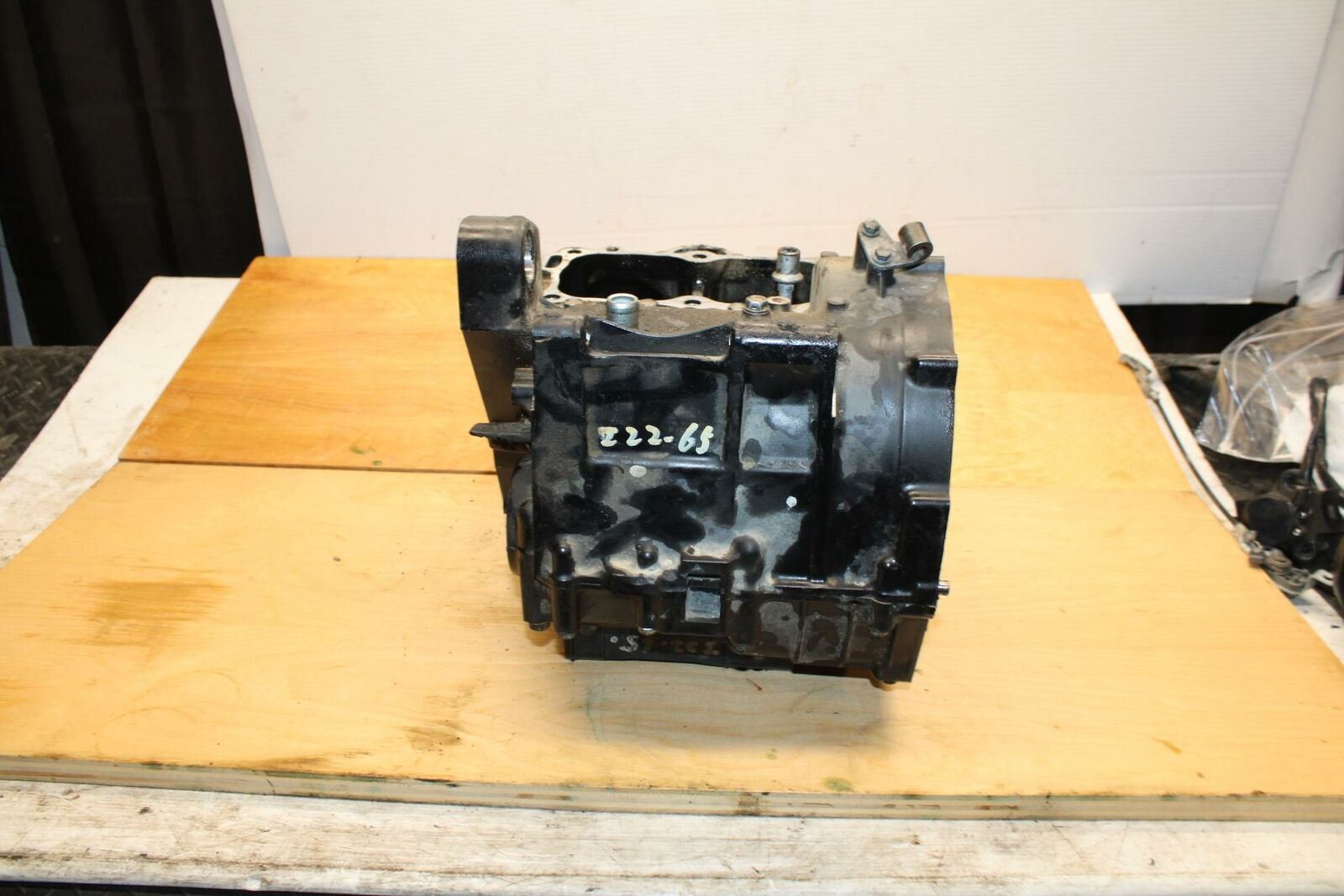 09-10 KAWASAKI ER-6N ENGINE MOTOR CRANKCASE CRANK CASES BLOCK BB325