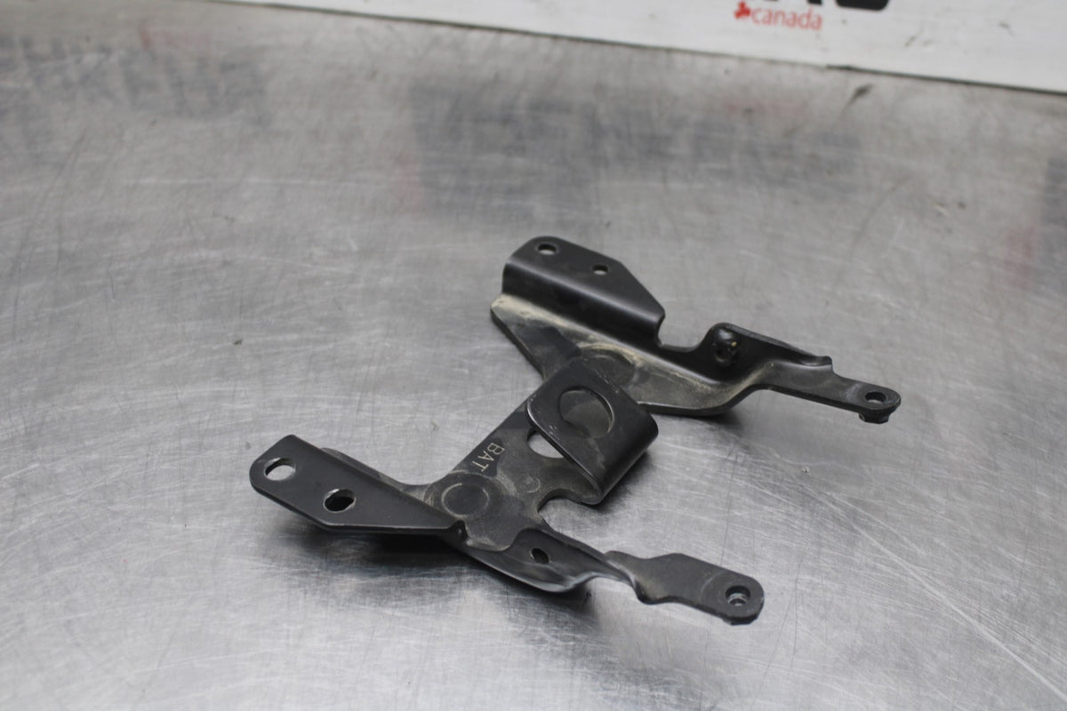 23-24 YAMAHA MT-07 FRONT SEAT MOUNTING BRACKET MOUNT BB927
