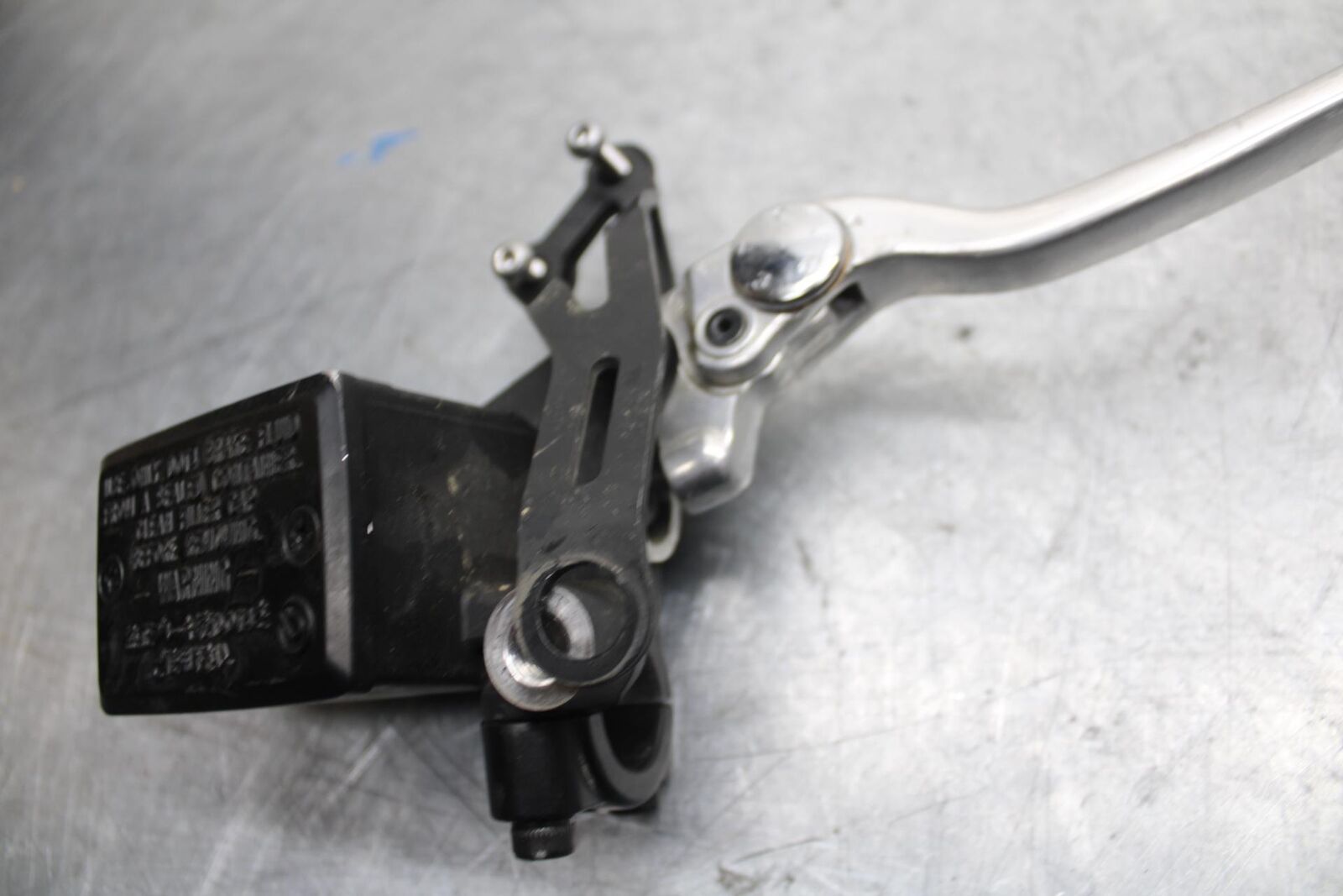 2015 Yamaha FJ09 FRONT BRAKE MASTER CYLINDER w/ LEVER BB41