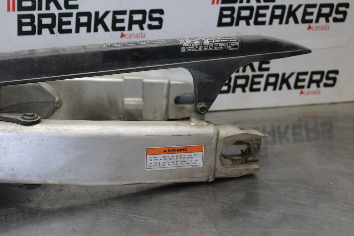 98-05 HONDA SUPER HAWK 1000 VTR1000F REAR SWINGARM SUSPENSION SWING ARM BB924