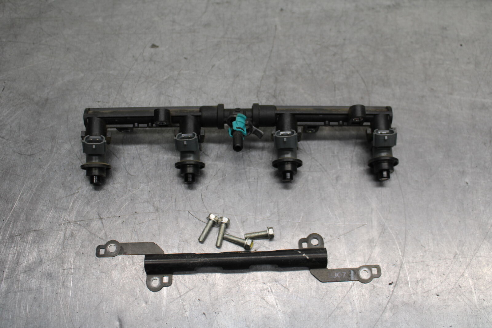 12-16 HONDA CBR1000RR SECONDARY FUEL INJECTORS TOP AIRBOX GAS RAIL BB114