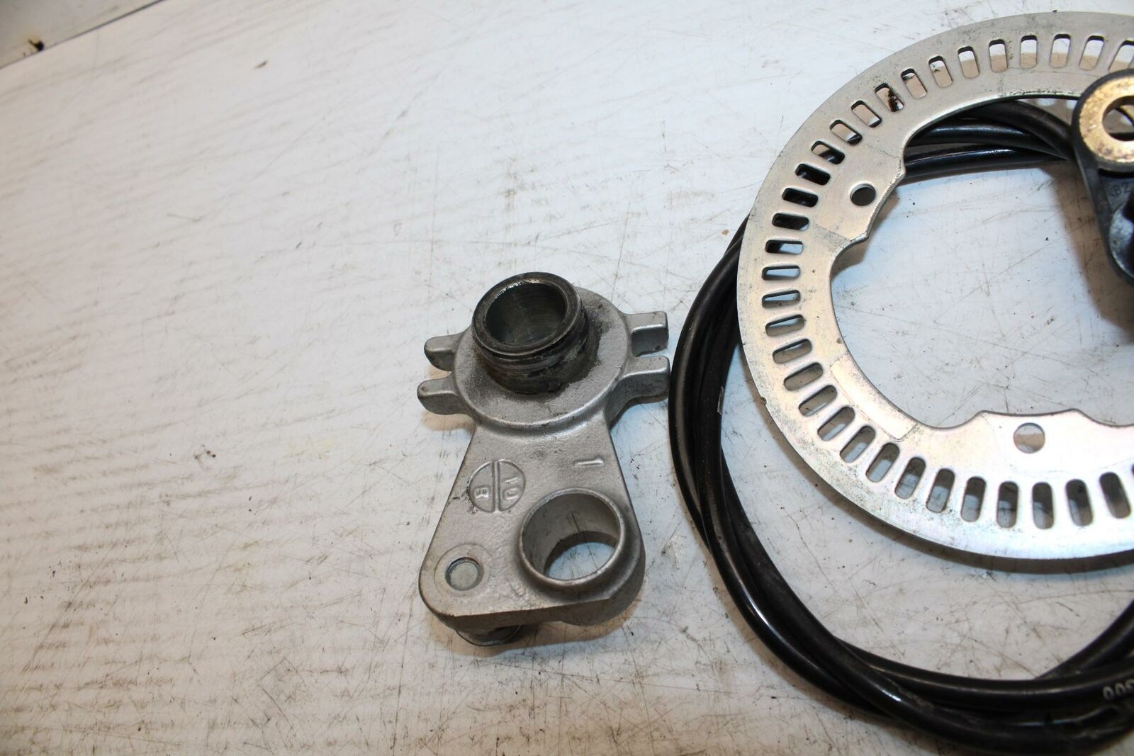 03-11 SUZUKI SV650A FRONT WHEEL ABS BRAKE RING DISC SENSOR BB290