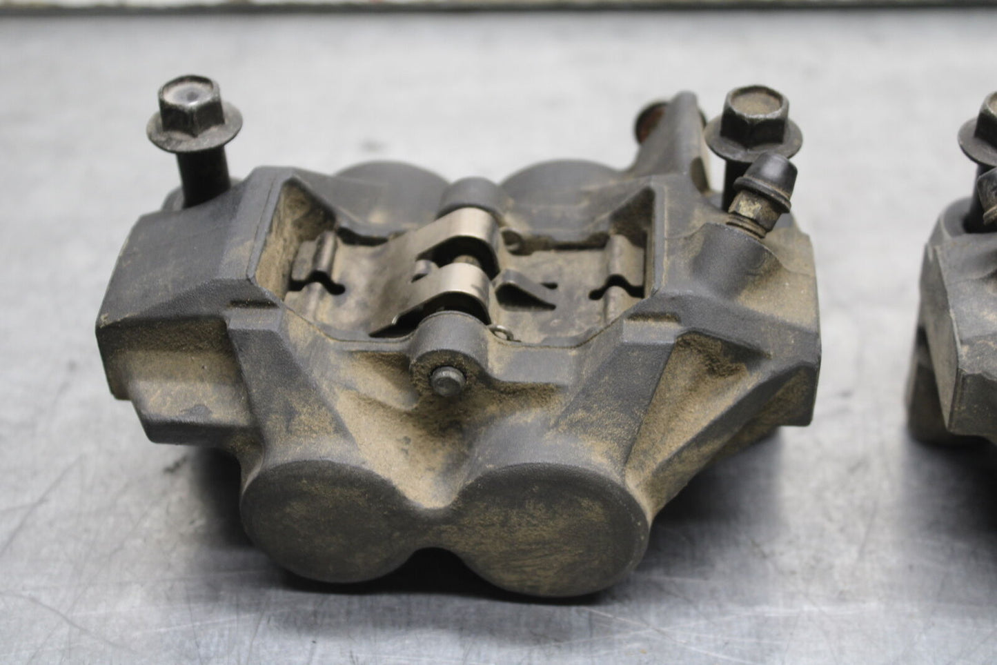 06-07 YAMAHA YZF R6 RIGHT LEFT FRONT BRAKE CALIPER SET PAIR CALIPERS BB742