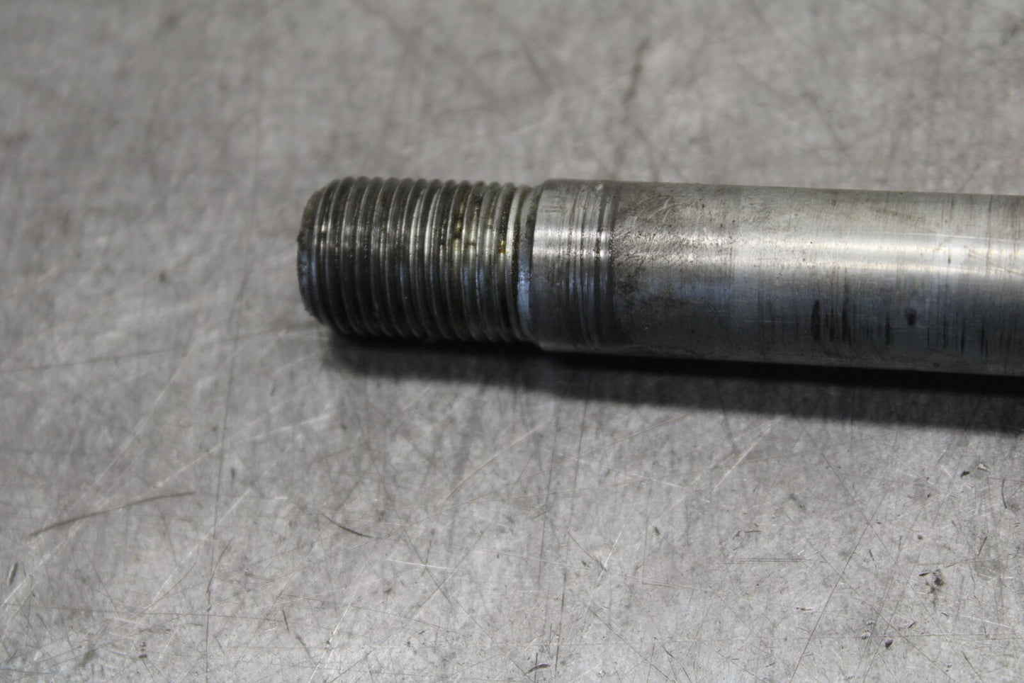 05-06 SUZUKI BOULEVARD M50 FRONT WHEEL RIM AXLE PIVOT BOLT BB671