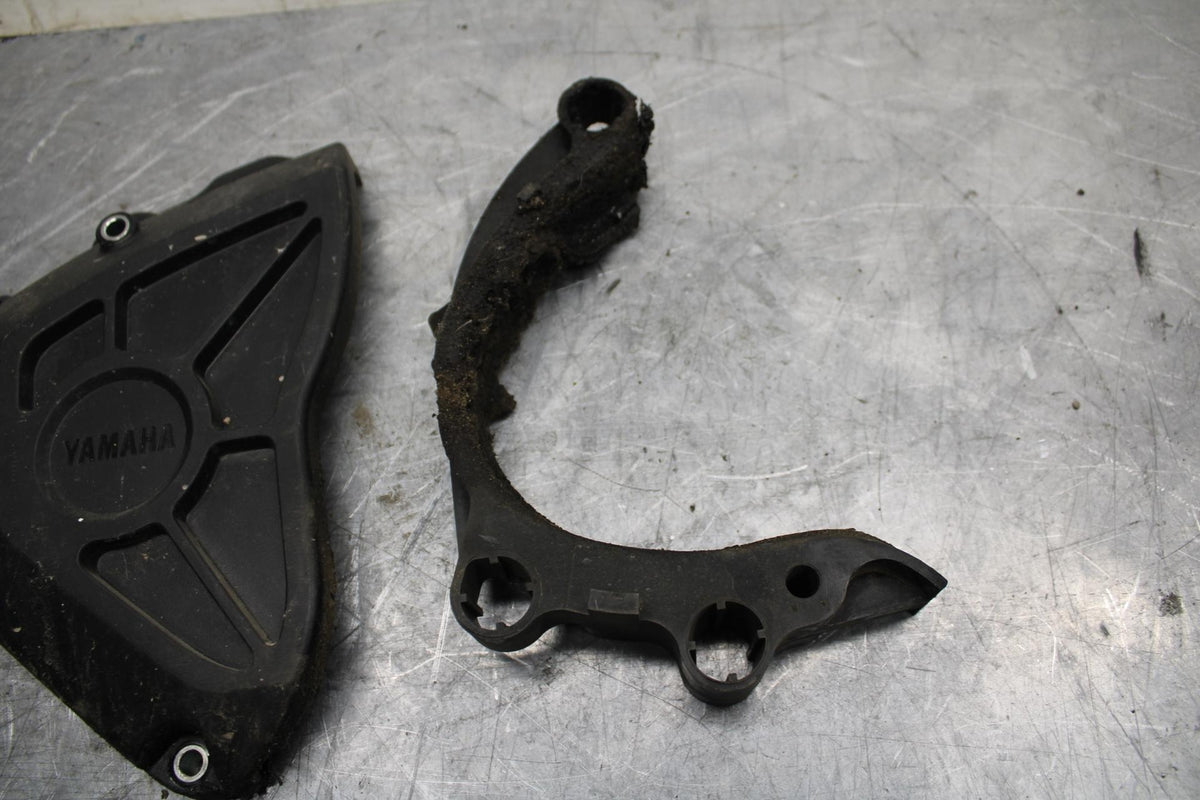 18 YAMAHA YZF R1  ENGINE SPROCKET COVER BB473