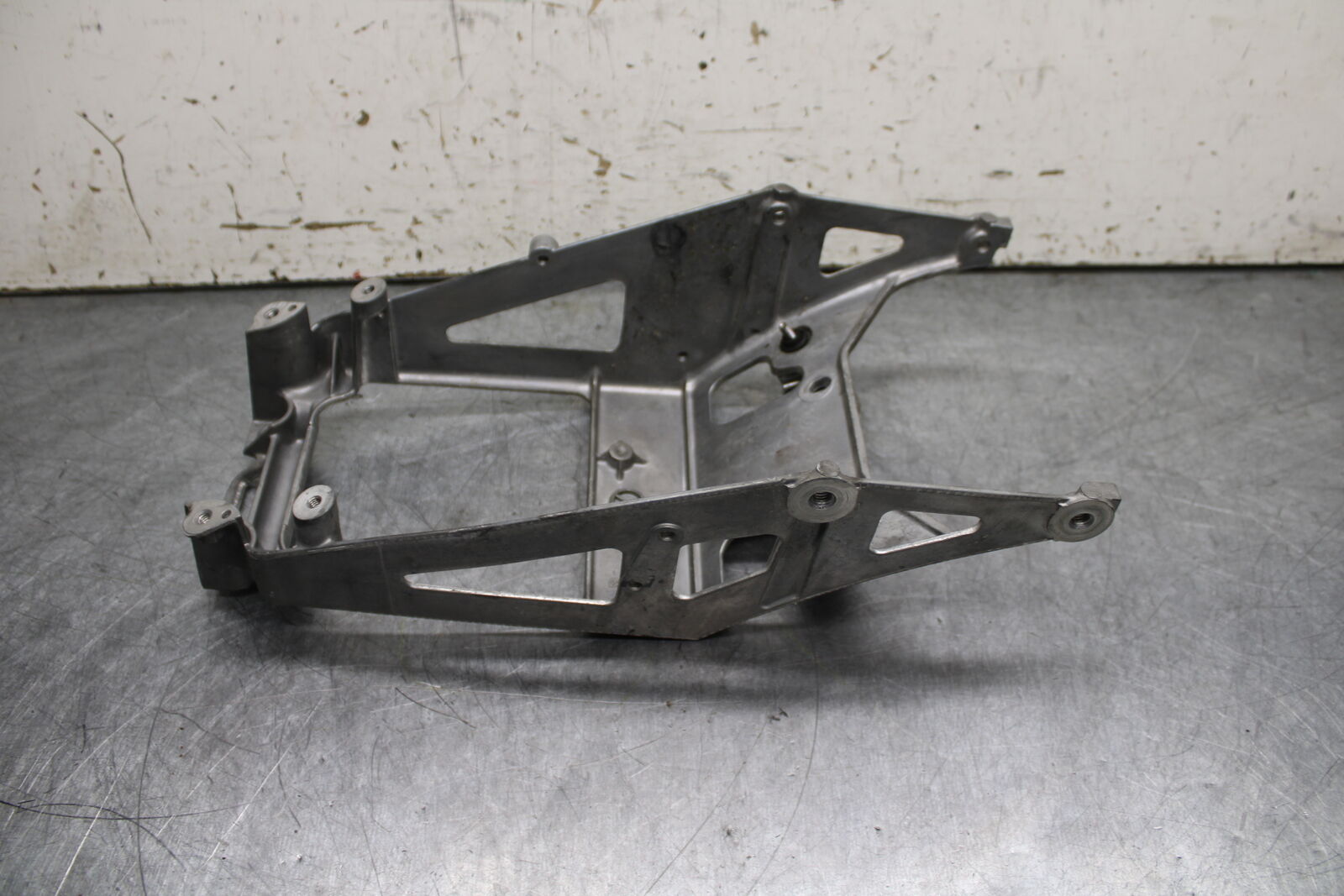06-07 SUZUKI GSXR 600 REAR BACK TAIL SUBFRAME SUB FRAME BB737