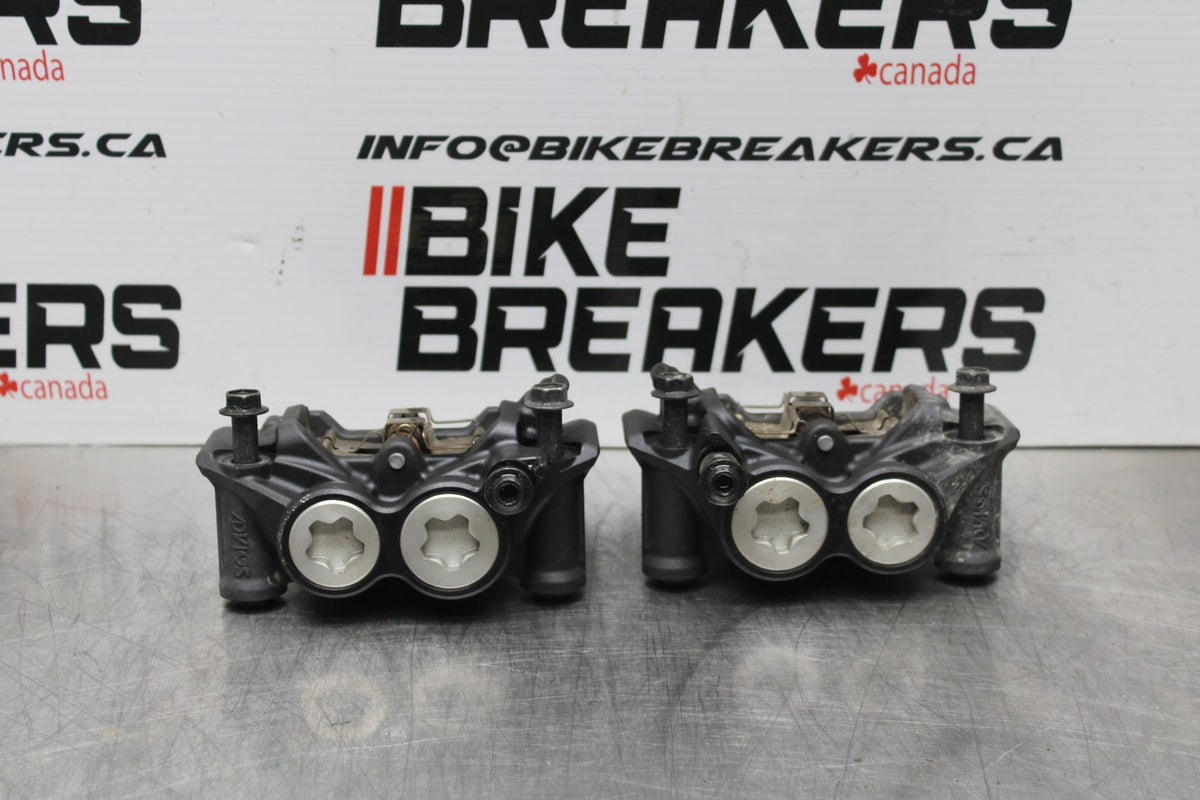 22-25 YAMAHA YZF R7 RIGHT LEFT FRONT BRAKE CALIPER SET PAIR CALIPERS BB176