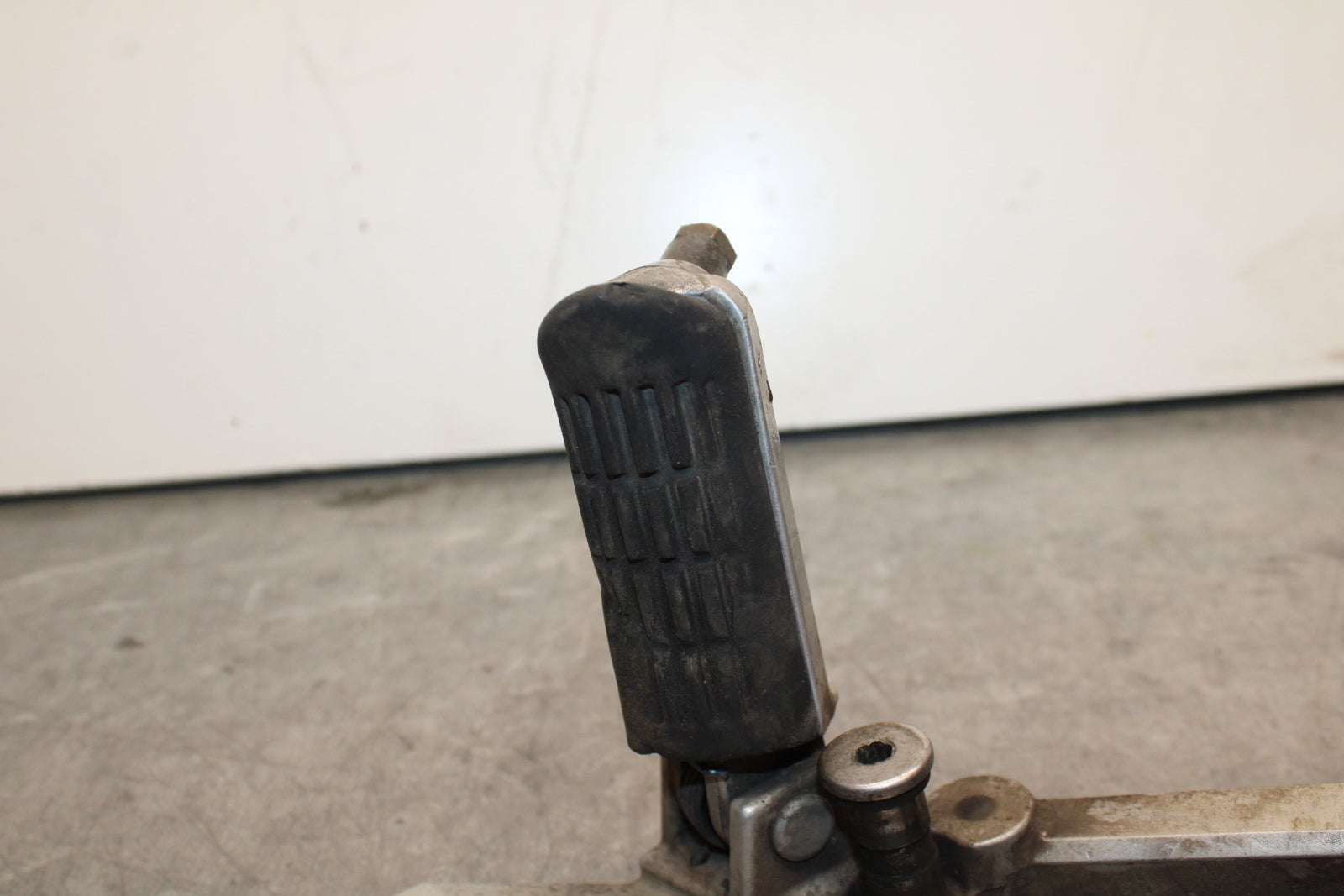 95-98 HONDA CBR600F3 LEFT REARSET REAR SET DRIVER FOOT PEG REST STOP BB122