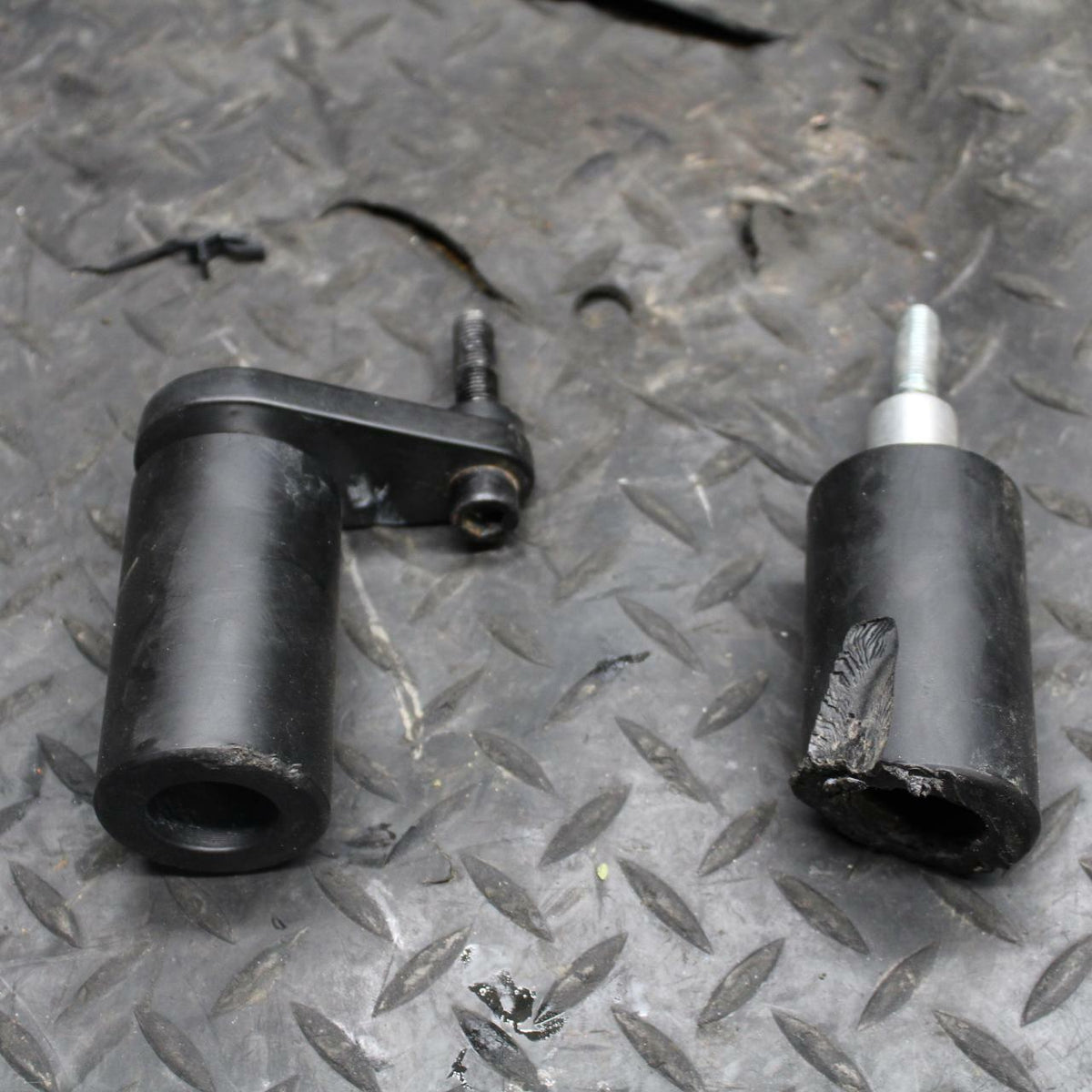 05 YAMAHA YZF R6S FRAME SLIDERS SET