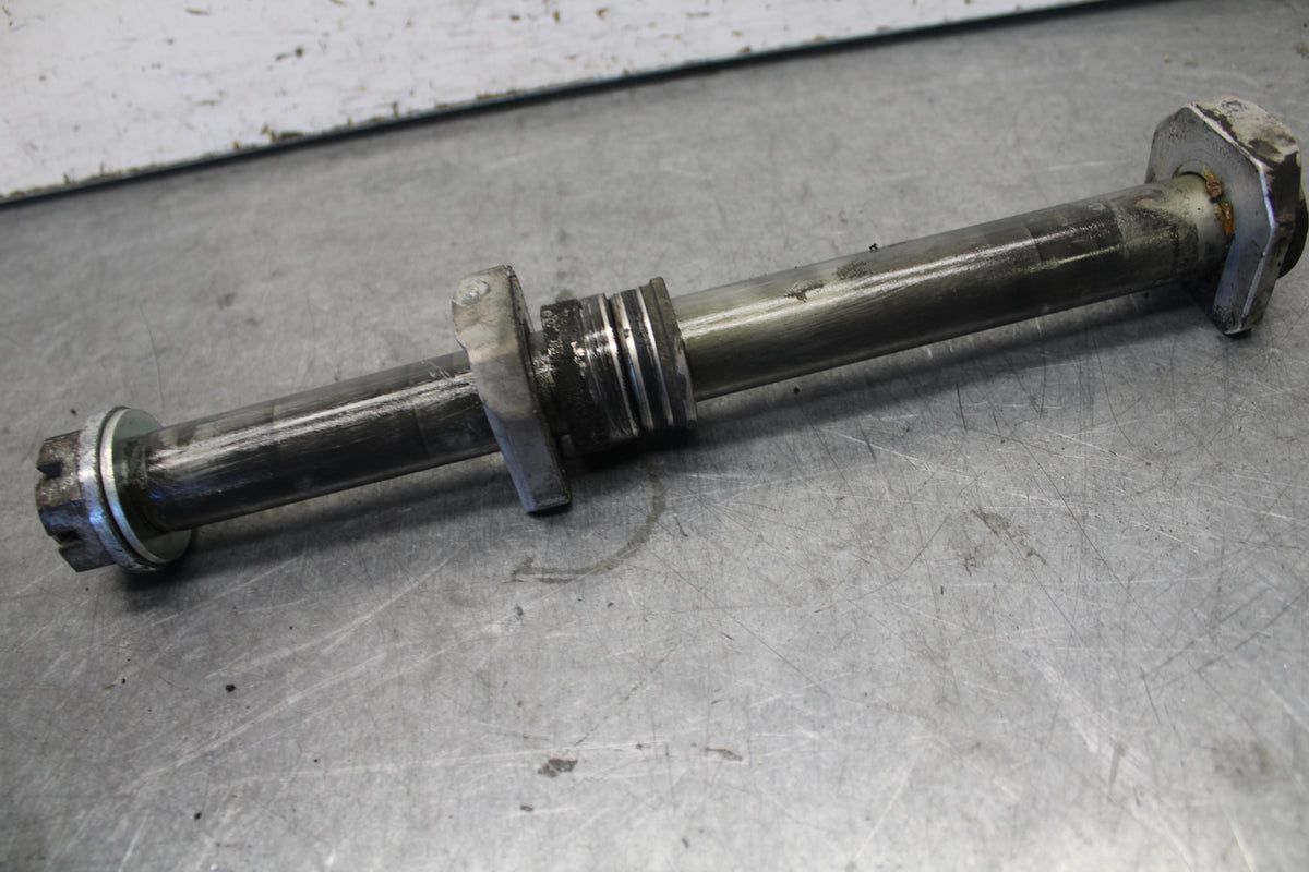 04 SUZUKI GSXR600 REAR AXLE BACK WHEEL RIM PIVOT BOLT AXEL 64711-33E10  BB676