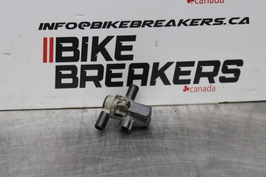 15 TRIUMPH TIGER 800 AIR VALVE SOLENOID TOP ENGINE SWITCH SENSOR BB873