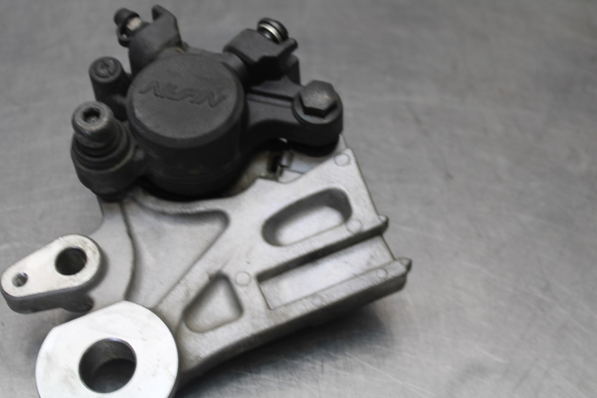 15-17 YAMAHA FJ09 REAR BACK BRAKE CALIPER W MOUNT BRACKET BB906