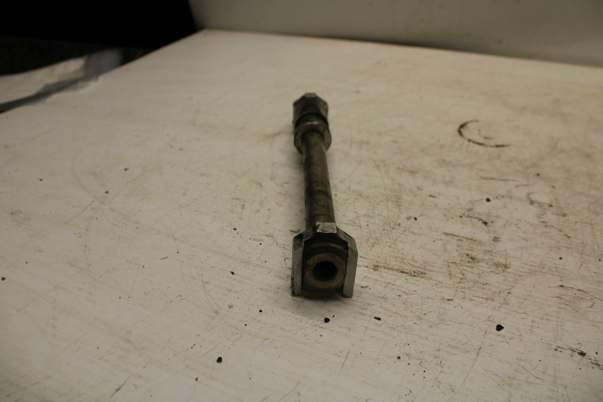07-16 TRIUMPH STREET TRIPLE REAR AXLE BACK WHEEL RIM PIVOT BOLT AXEL BB361