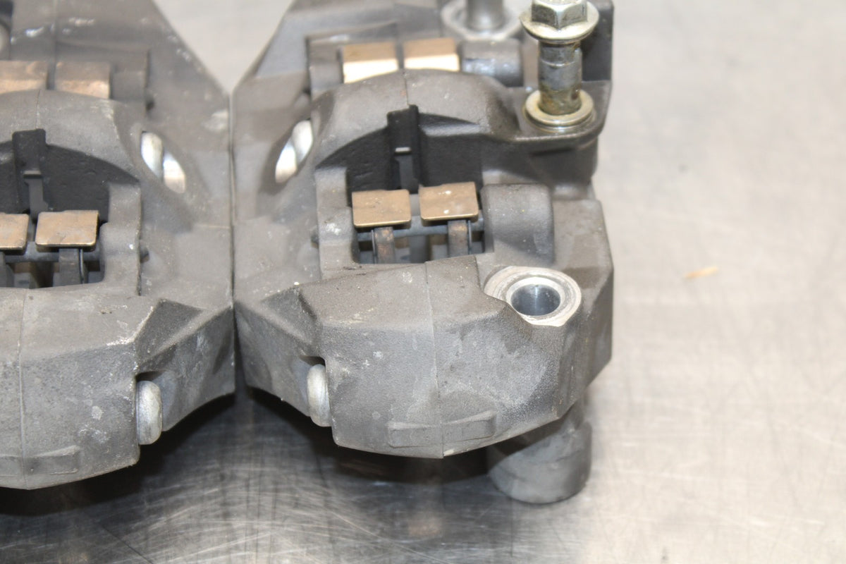 06-07 SUZUKI GSXR 600 RIGHT LEFT FRONT BRAKE CALIPER SET PAIR CALIPERS BB178