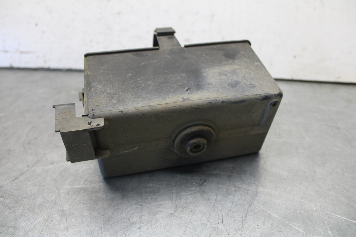 05-06 YAMAHA ROYAL STAR BATTERY TRAY BOX HOLDER BB697