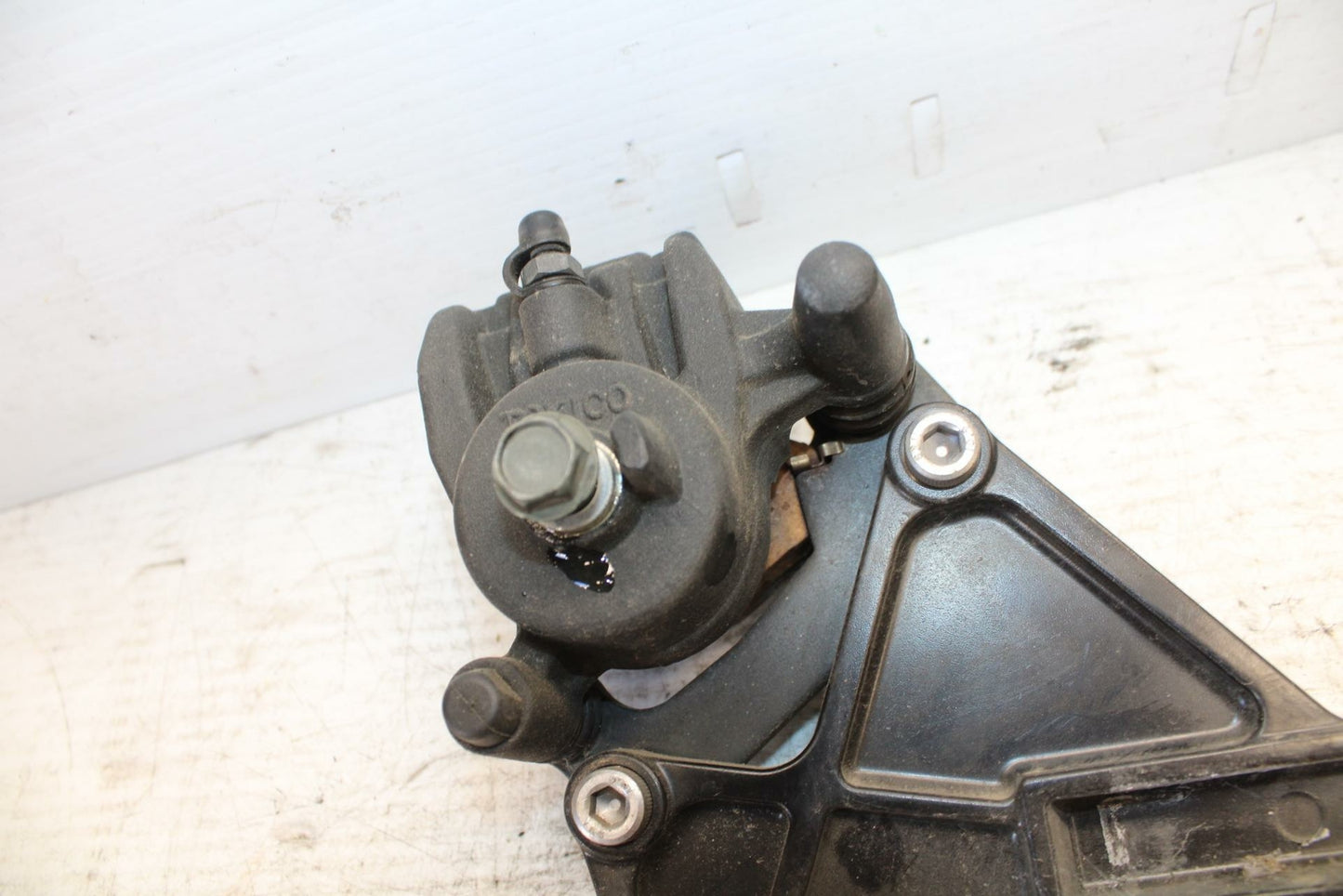 07-09 KAWASAKI VERSYS 650 REAR BACK BRAKE CALIPER W MOUNT BRACKET BB302