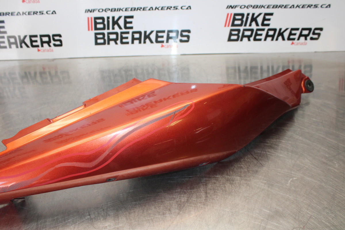 03 SUZUKI SV650S RIGHT REAR BACK TAIL FAIRING COWL SHROUD BB167