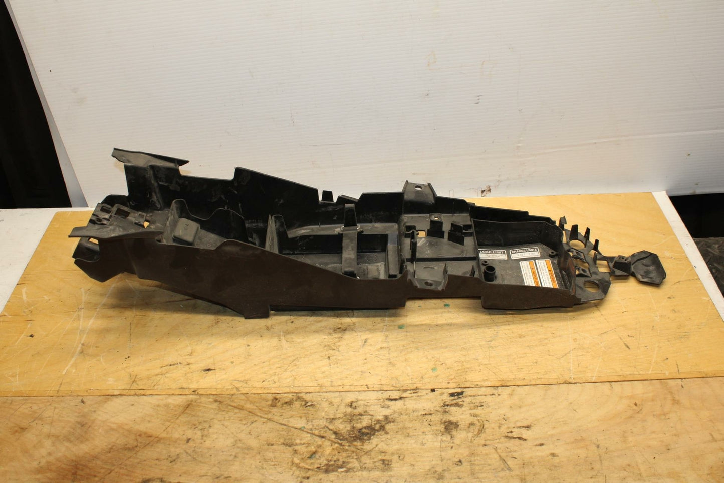 14-17 YAMAHA FZ09 REAR BACK TAIL UNDERTAIL BATTERY TRAY PLASTIC BB321
