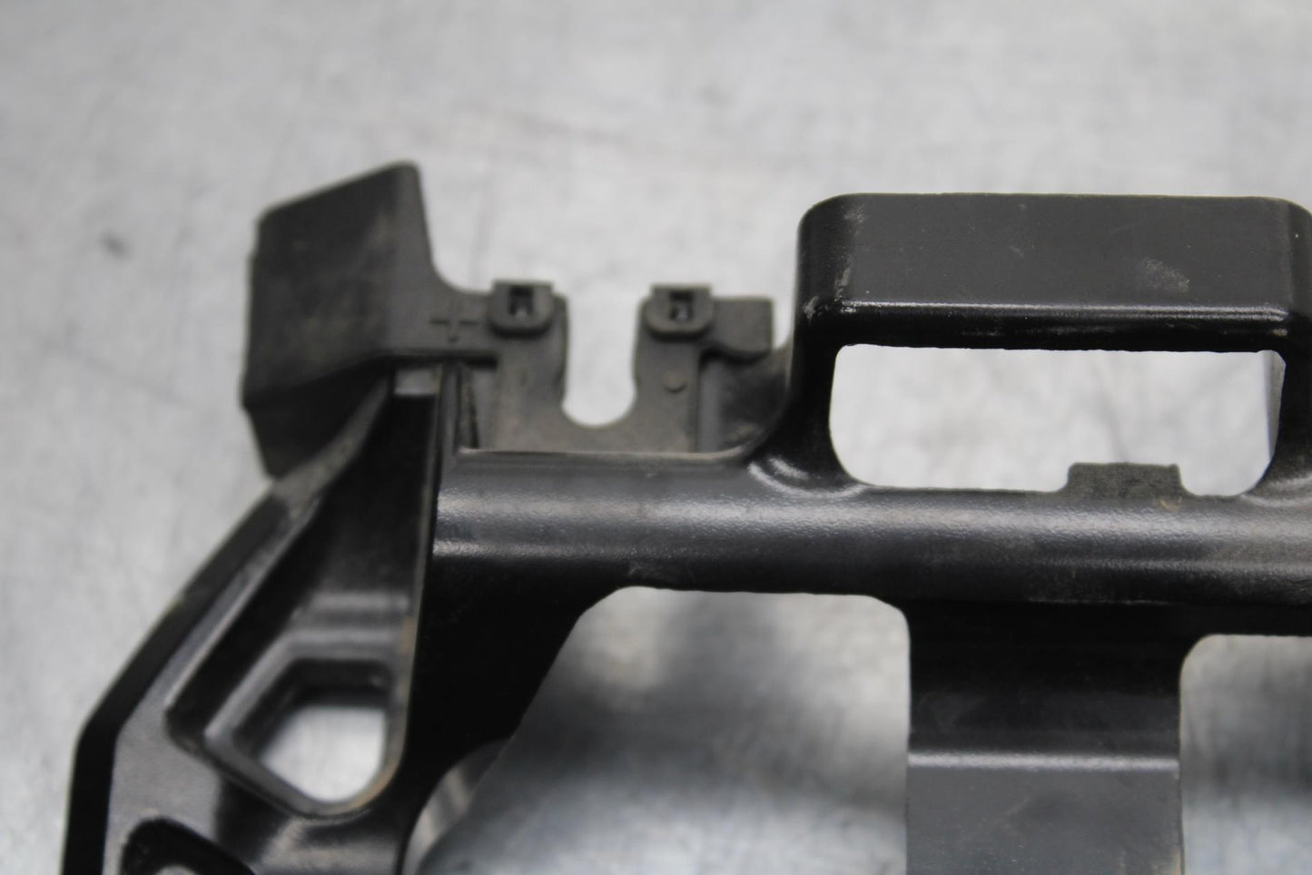 20-21 YAMAHA XSR900 GAS TANK FUEL CELL PETROL RESERVOIR BRACKET  BB599
