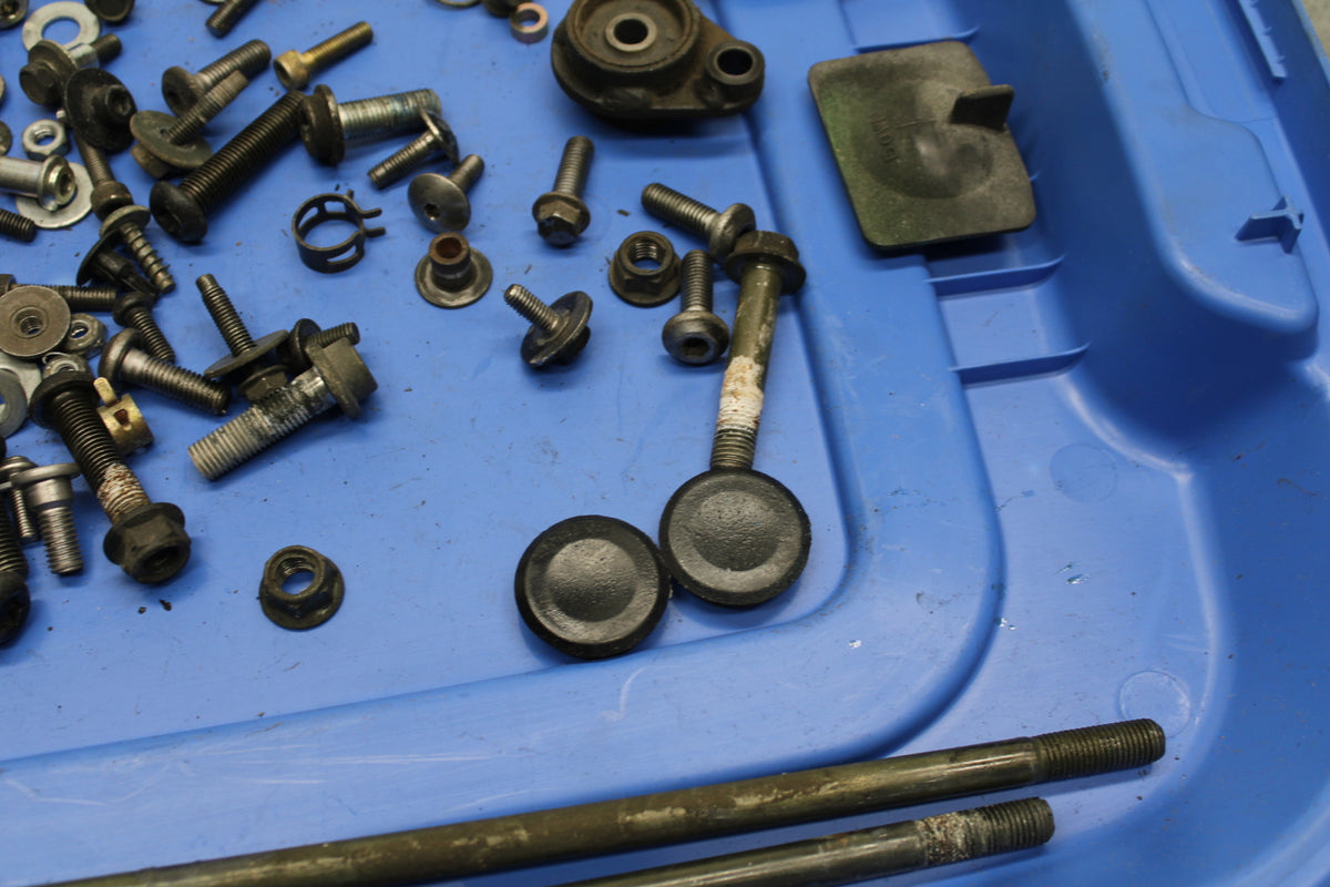 03-05 YAMAHA YZF R6 MOUNTING BOLTS HARDWARE MOTOR SCREWS BB751
