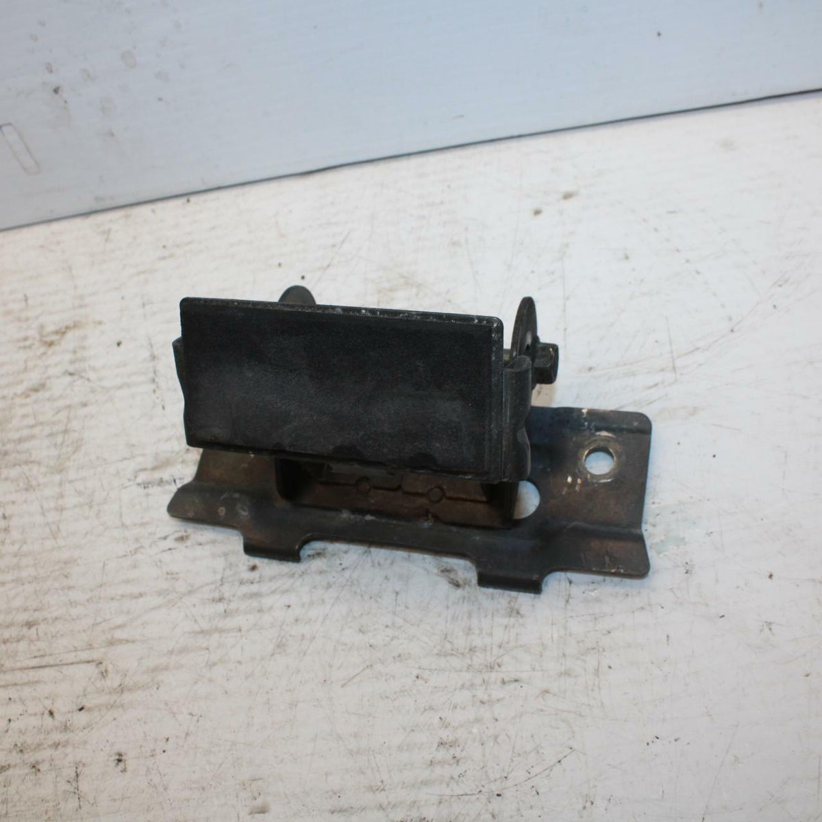 99-02 SUZUKI SV650S GAS TANK FUEL CELL PETROL RESERVOIR BRACKET MOUNT BB299