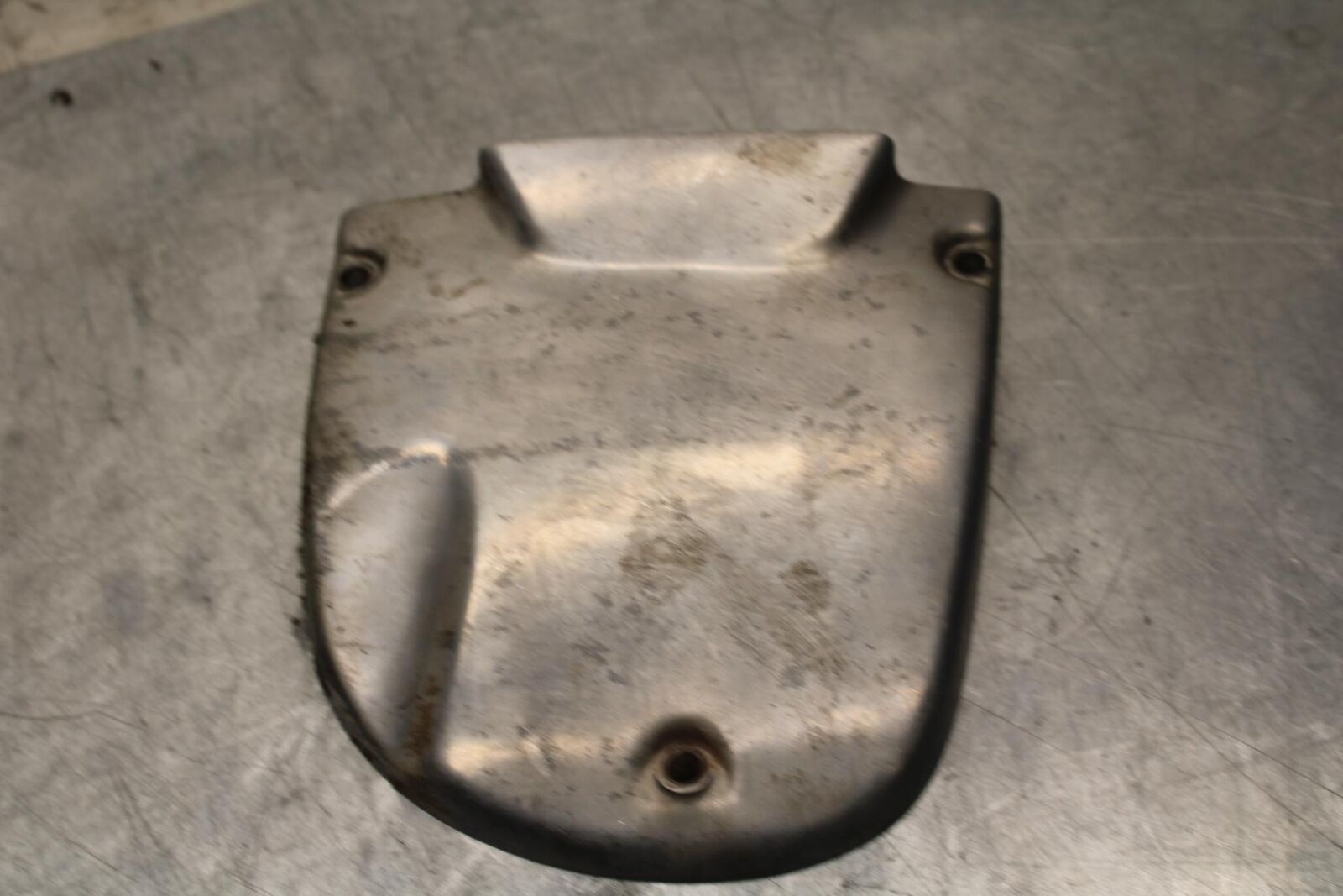75 SUZUKI GT 550 ENGINE SPROCKET COVER BB67
