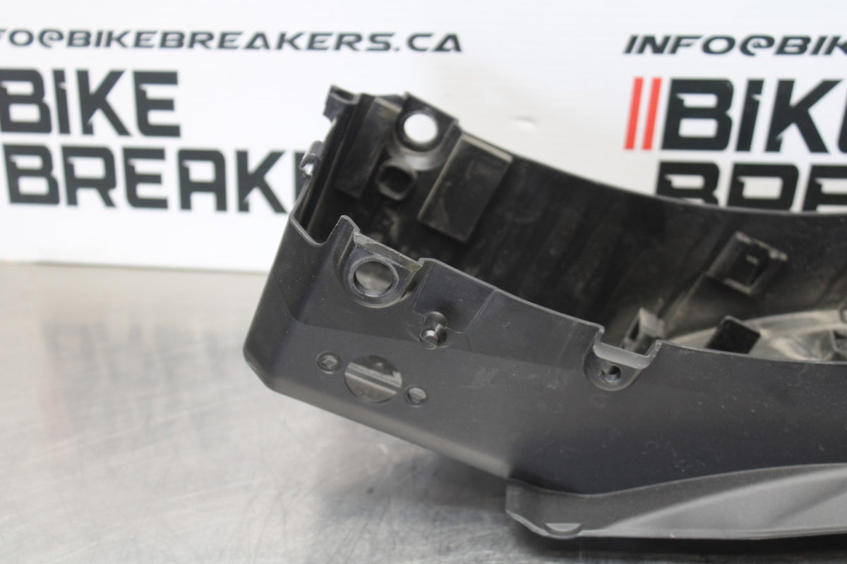 23-24 YAMAHA MT-07 REAR BACK TAIL UNDERTAIL BATTERY TRAY PLASTIC BB194
