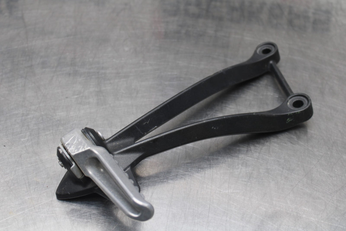 24-25 KAWASAKI NINJA ZX6R LEFT REAR BACK PASSENGER PEG BB785