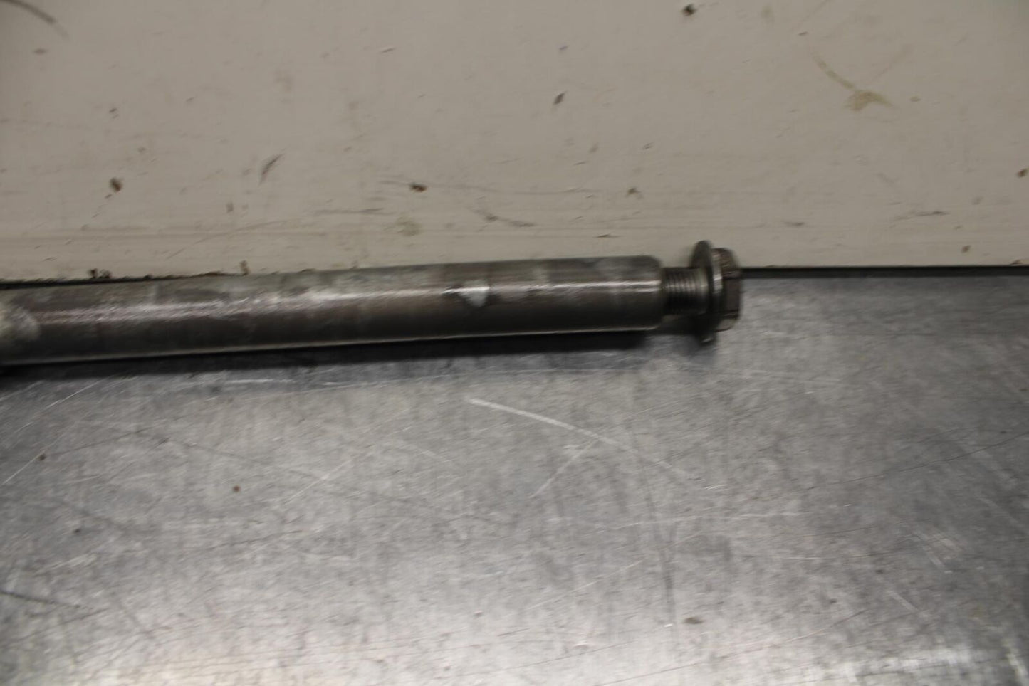 03-04 HONDA CBR600RR FRONT WHEEL RIM AXLE PIVOT BOLT 44301-MEE-000 BB614